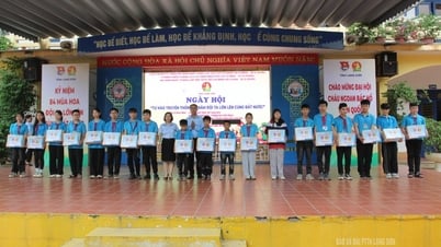 Près de 1 000 étudiants ont participé au festival « Fiers de la tradition de 84 ans de notre équipe qui grandit avec le pays » - Journal et station de radio et de télévision Lang Son