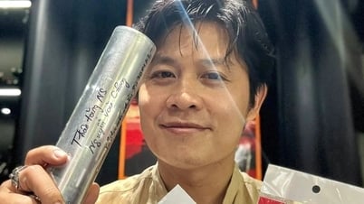 "Cha đẻ" bản hit 4 tỷ lượt xem hé lộ món quà đặc biệt từ phi công SU-30MK2