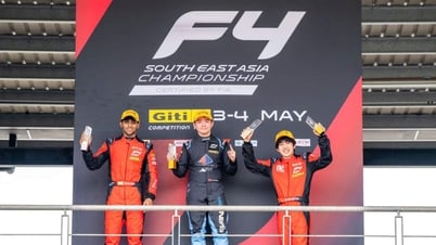 Con trai Hoa khôi Thu Hương giành top 3 đua xe Formula 4