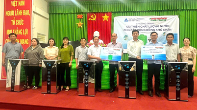 Donated 35 water tanks and filters to poor households in Dong Hai district