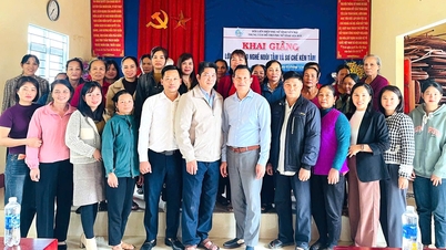 អមដំណើរ និងជួយប្រជាជនក្នុងការអភិវឌ្ឍន៍សេដ្ឋកិច្ច