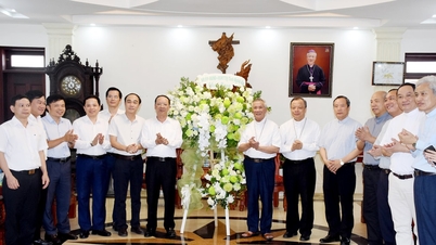Lãnh đạo tỉnh Nghệ An chúc mừng Tòa Giám mục Giáo phận Vinh nhân dịp Lễ Phục sinh