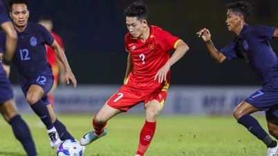 Coach Kim Sang Sik summoned Hai Long to face Man Utd