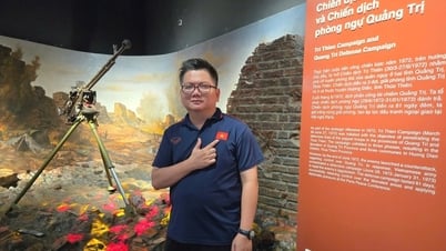 Xuất thân đặc biệt của thầy giáo viết lời tiếng Anh ca khúc 3 tỷ lượt xem