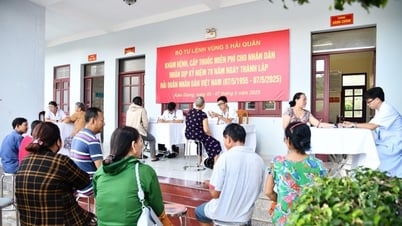 កងទ័ពជើងទឹកភូមិភាគទី៥ ផ្តល់ការពិនិត្យ និងព្យាបាលជំងឺដោយឥតគិតថ្លៃដល់ប្រជាជន Phu Quoc