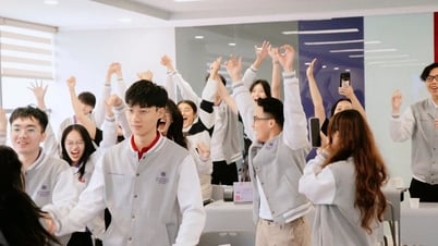كيف تقوم جامعة التجارة الخارجية بتحويل درجات IELTS و SAT؟