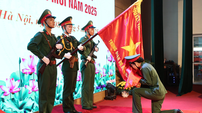 Các "bóng hồng" tuyên thệ chiến sĩ mới
