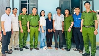 Bàn giao nhà cho hộ nghèo tại xã Xuân Quang 1