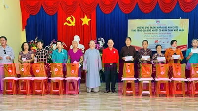 Hội Chữ thập đỏ tỉnh An Giang trao tặng 185 phần quà cho người nghèo huyện Phú Tân