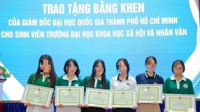 Những chiếc bằng khen vì nhường chỗ gây… tâm tư