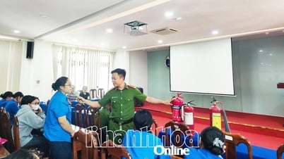 Hơn 200 sinh viên được tuyên truyền kỹ năng phòng cháy, chữa cháy, phòng chống đuối nước