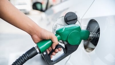 RON 95 III gasoline price close to 19,000 VND/liter