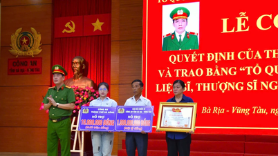 Remise du Certificat de mérite au parent du martyr, le sergent Nguyen Ngoc Minh Nhat
