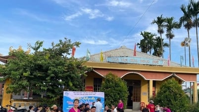 Phụ nữ Điện Bàn san sẻ yêu thương với trẻ em nghèo