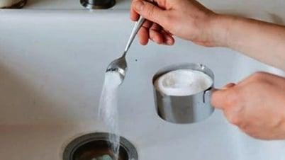 Cháu bé 2 tuổi ở TPHCM uống nhầm bột thông cống, bỏng toàn bộ khoang miệng