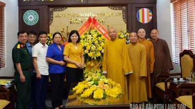 Lãnh đạo UBND thành phố Lạng Sơn thăm, chúc mừng Ban Trị sự Giáo hội Phật giáo tỉnh nhân dịp Lễ Phật đản năm 2025 - Báo và Đài Phát thanh Truyền hình Lạng Sơn