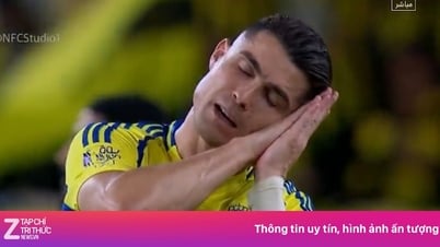 Ronaldo lại chế nhạo đồng đội