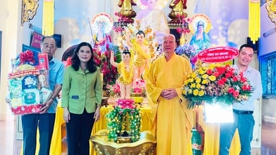Thăm, chúc mừng Đại lễ Phật đản năm 2025