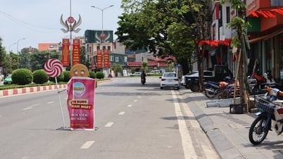 Recruitment banner displayed on the street