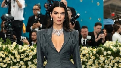 Để xuất hiện vài phút tại Met Gala, dàn sao đã chuẩn bị cầu kỳ thế nào?