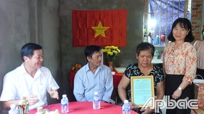 Huyện Cai Lậy: Bàn giao 7 căn nhà đại đoàn kết