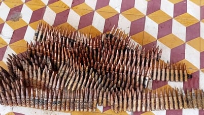 Phát hiện hơn 400 viên đạn khi đào móng nhà, người dân giao nộp cho công an