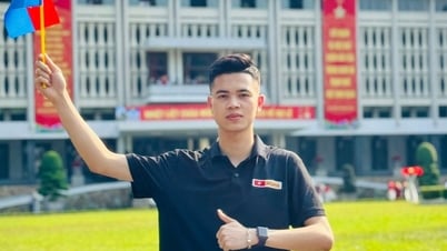 Ein Junge aus Hanoi machte ein Foto für eine Märtyrerin, die im Alter von 19 Jahren starb, und war von Emotionen ergriffen.