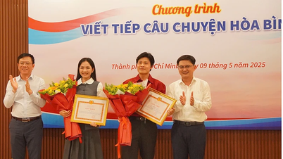 ពិធីប្រគល់វិញ្ញាបនបត្រ ជូនអ្នកនិពន្ធ និងអ្នកចម្រៀង ផ្សព្វផ្សាយបទចម្រៀង "បន្តរឿងសន្តិភាព"