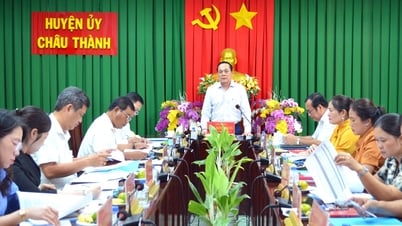 ពិនិត្យការងារត្រៀមរៀបចំមហាសន្និបាតបក្សថ្នាក់ឃុំ នៅគណៈកម្មាធិការបក្សស្រុកចូវថាញ់