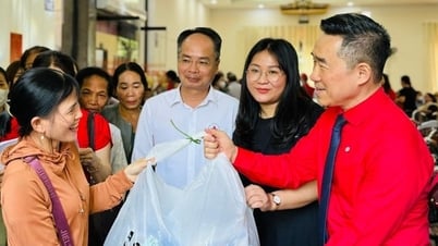 Hội Chữ thập đỏ Hà Nội trao tặng, hỗ trợ người dân khó khăn hơn 5,9 tỷ đồng