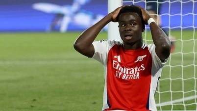Saka sẽ mất ngủ vì pha bỏ lỡ khó tin trước PSG