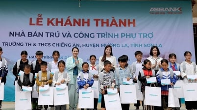 ធនាគារ ABBANK រៃអង្គាសប្រាក់បាន ១ ពាន់លានដុង ដើម្បីសាងសង់សាលារៀនសម្រាប់កុមារនៅតំបន់ភ្នំ