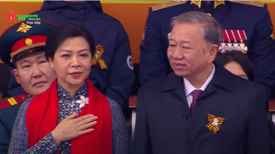Tổng Bí thư Tô Lâm chào đoàn quân Việt Nam từ lễ đài Quảng trường Đỏ