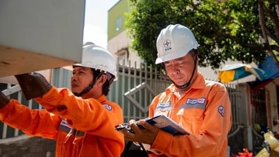 Từ ngày mai, giá điện tăng 4,8% lên hơn 2.200 đồng mỗi kWh