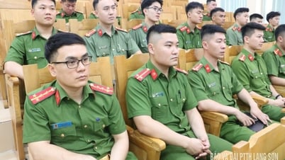 Opening of 2 Tay ethnic language training classes for officers and soldiers of the Provincial Police - Lang Son Newspaper and Radio and Television Station