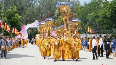 Vesak Light und Vietnam Vision
