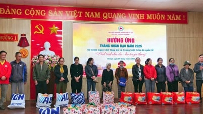 Da Lat: Hunderte von Geschenken und Stipendien an Menschen in schwierigen Lebensumständen vergeben