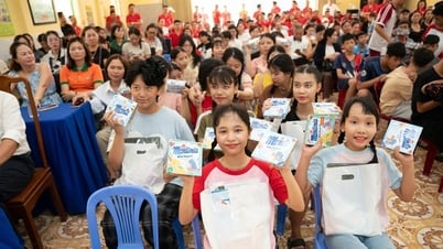 Thăm hỏi, tặng quà động viên trẻ mồ côi, trẻ khuyết tật Đà Nẵng