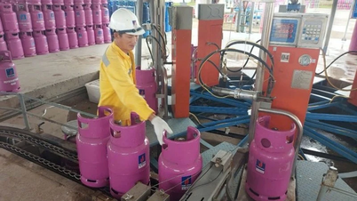 Les prix de l'essence ont baissé de 5 000 VND/bouteille de 12 kg