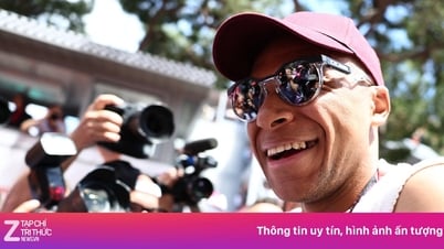 Mbappe chúc mừng PSG