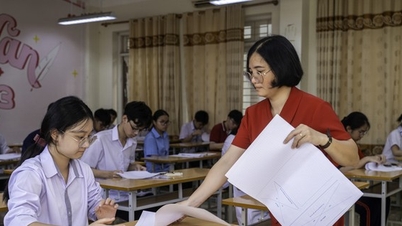 광닌성 학생 16,000명이 10학년 입학시험을 치르며, 시험을 보호하기 위해 대규모 경찰력을 동원했습니다.