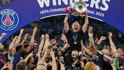 HLV Enrique và PSG lập kỷ lục sau chức vô địch Champions League