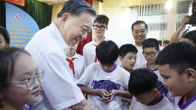 Tổng Bí thư Tô Lâm thăm, tặng quà học sinh trường Nguyễn Đình Chiểu và Xã Đàn