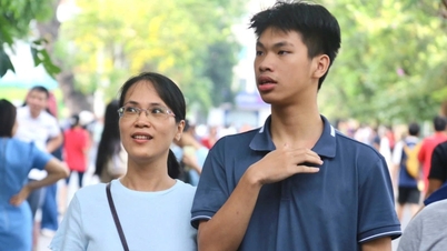 Hơn 3.000 thí sinh tranh suất vào lớp 10 Trường THPT Chuyên Ngoại ngữ