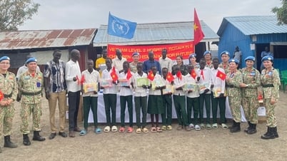 ទាហាន Blue Beret នាំមកនូវស្នាមញញឹមដល់កុមារស៊ូដង់ខាងត្បូង