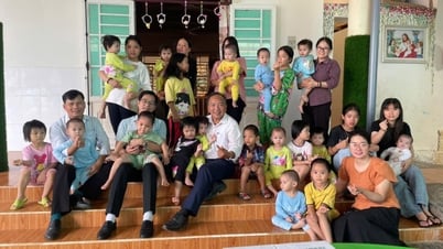 Lãnh đạo huyện Lâm Hà thăm, tặng quà trẻ em tại Mái ấm Linh Ân