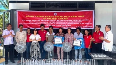 Bàn giao nhà chữ thập đỏ cho 3 hộ khó khăn ở xã Song Phụng
