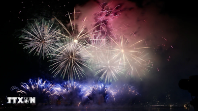 2025년 다낭 국제 불꽃놀이 축제의 웅장한 개막식을 즐겨보세요.