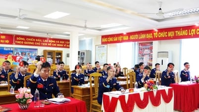 La Guardia Costera de Vietnam busca opiniones sobre la modificación y complementación de la Constitución