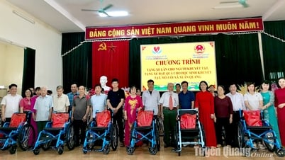 Trên 140 triệu đồng tặng người khuyết tật và trẻ mồ côi xã Xuân Quang